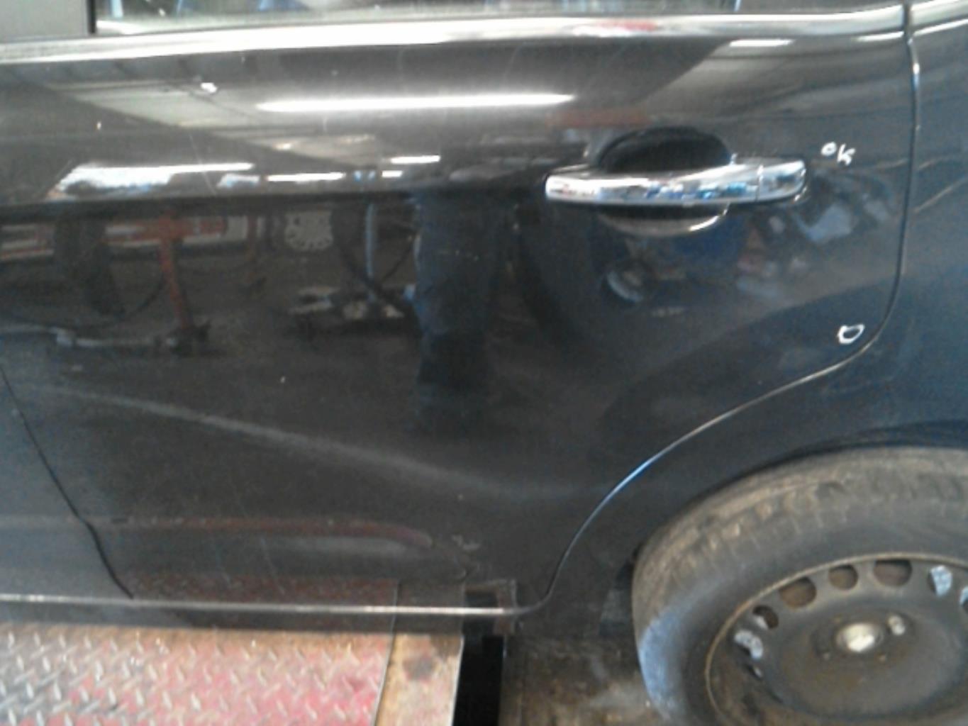 Portiera posteriore sinistra CITROEN C3 2 PHASE 1 Diésel - 1