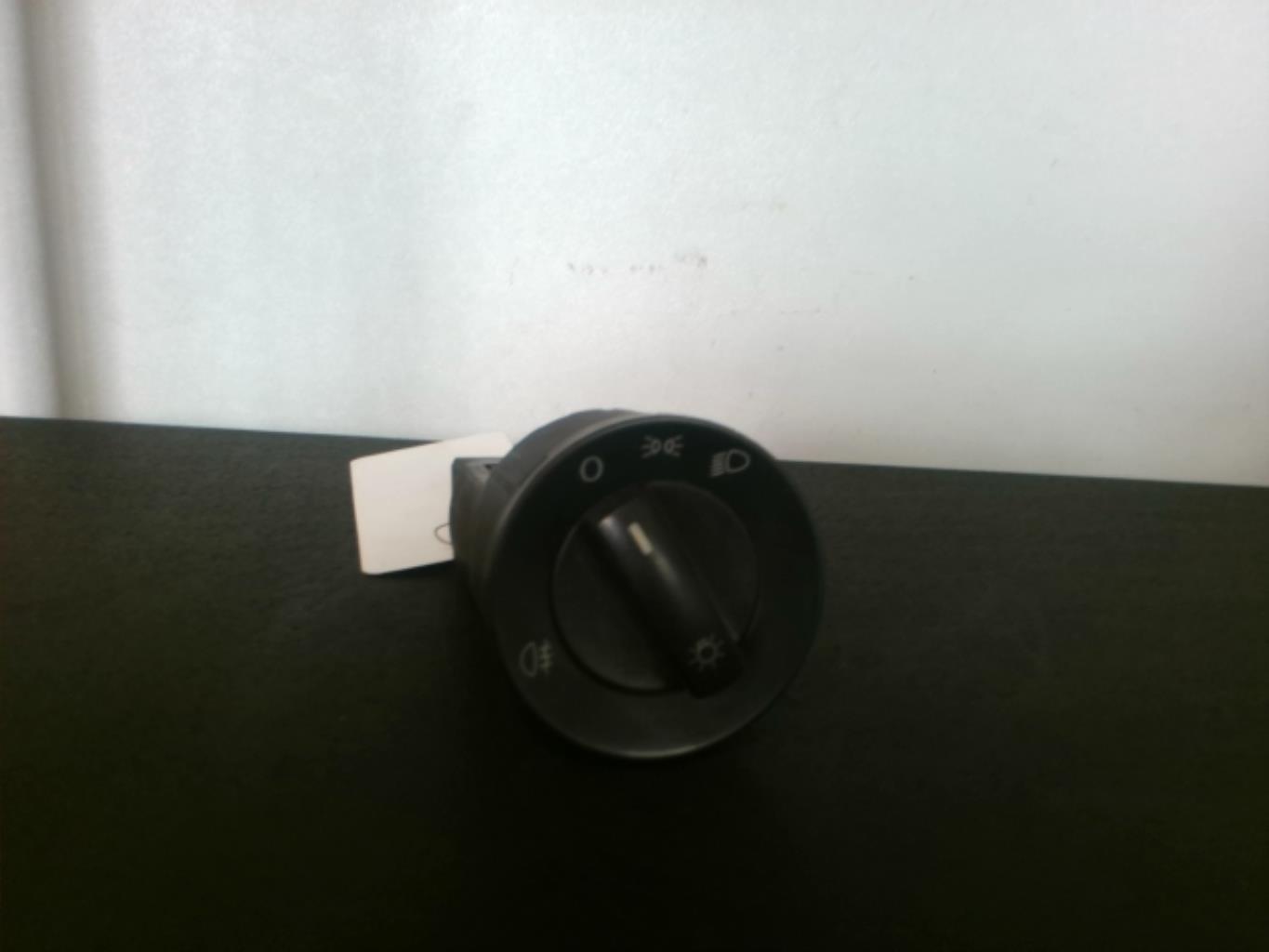 Commande de phare VOLKSWAGEN POLO 4 PHASE 1 Diesel - 1