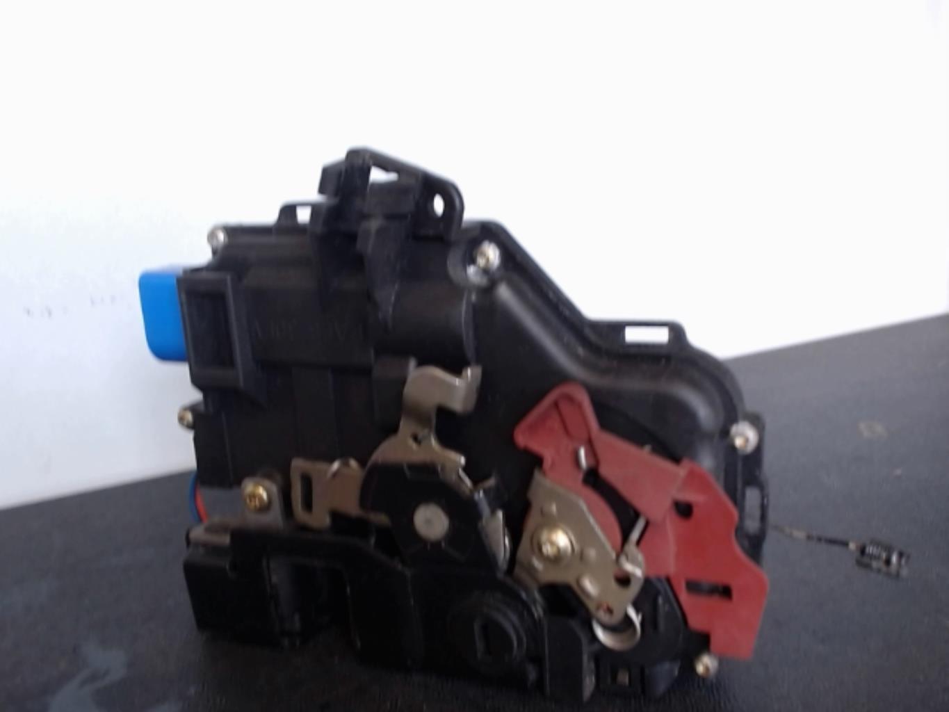 Chiusura centralizzata posteriore destra VOLKSWAGEN GOLF 5 Diésel - 1