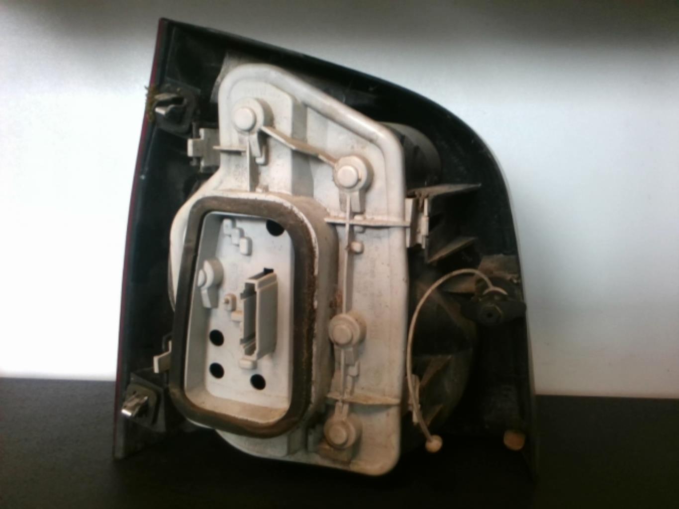 Fanale posteriore principale destro (luci) VOLKSWAGEN POLO 4 PHASE 1 Diésel - 1