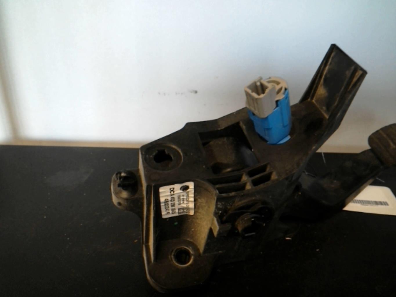 Pedale d'embrayage RENAULT TWINGO 3 PHASE 1 Essence - 1