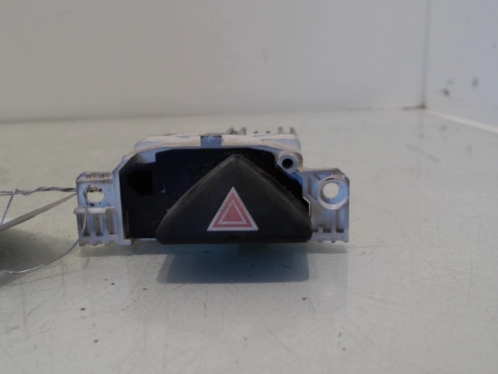 Bouton de warning FORD FOCUS 1 BREAK Diesel - 1