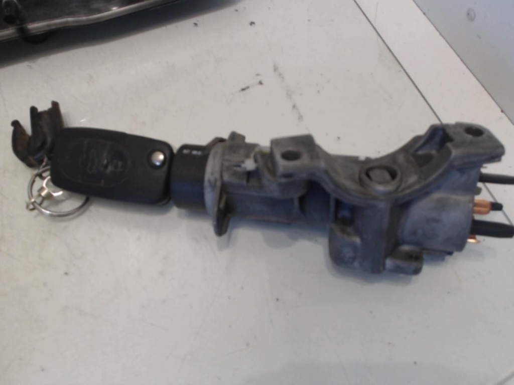 Calculateur moteur AUDI A4 1 PHASE 2 Essence - 1