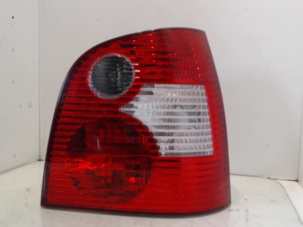 Fanale posteriore principale destro (luci) VOLKSWAGEN POLO 4 PHASE 1 Diésel - 1