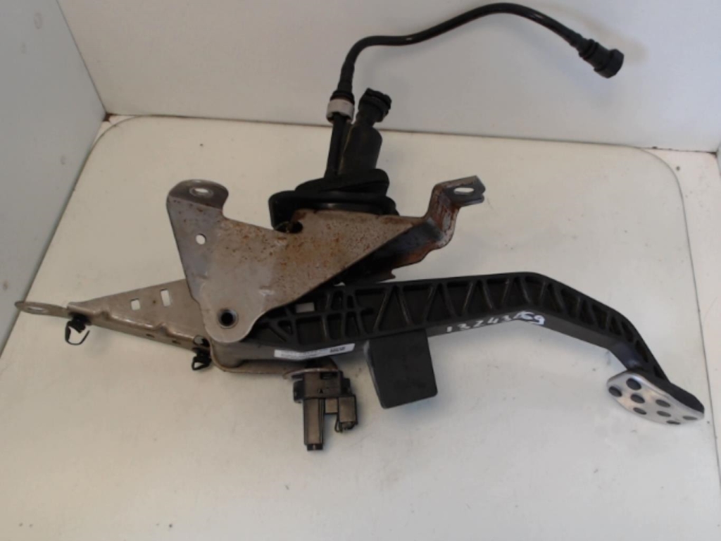 Pedale della frizione FORD FOCUS 2 PHASE 1 Gasolina - 1