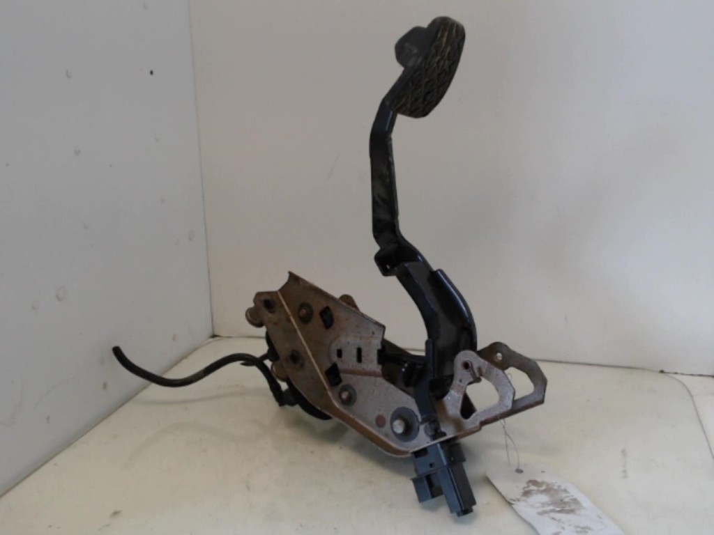 Pedale della frizione FORD FIESTA 6 PHASE 1 Diésel - 1