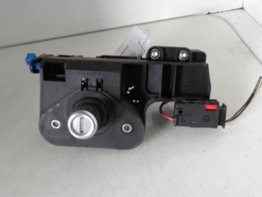 Bouton de coffre OPEL MERIVA A PHASE 1 Essence - 1