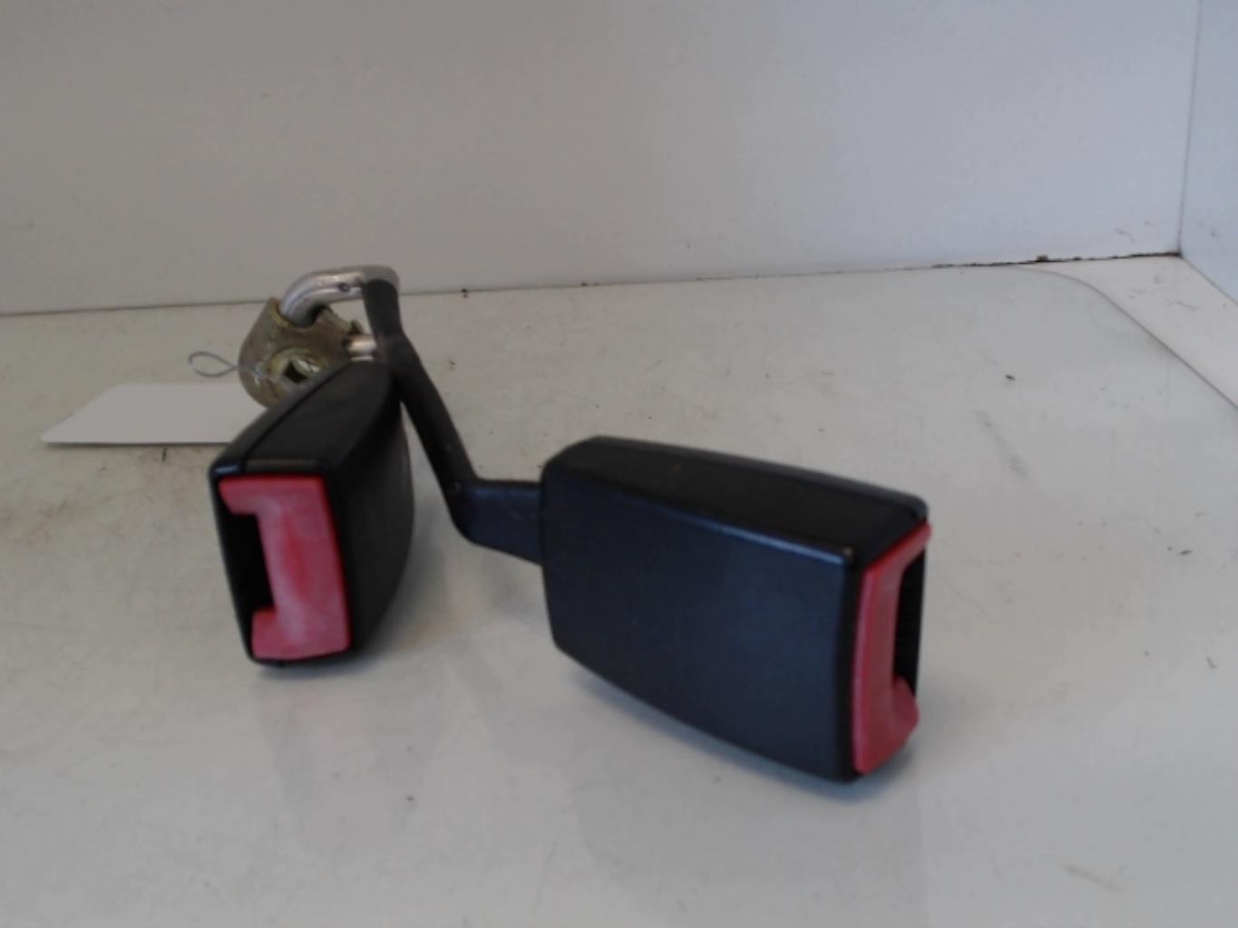 Aggancio cintura sicurezza posteriore sinistro AUDI A6 2 PHASE 2 Diésel - 1