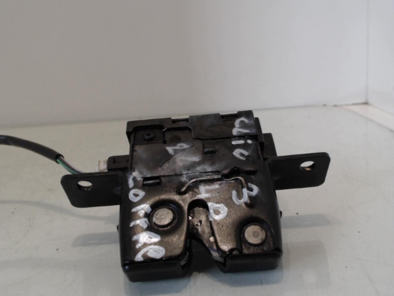 Fermeture centralisee coffre RENAULT CLIO 3 PHASE 1 Diesel - 1