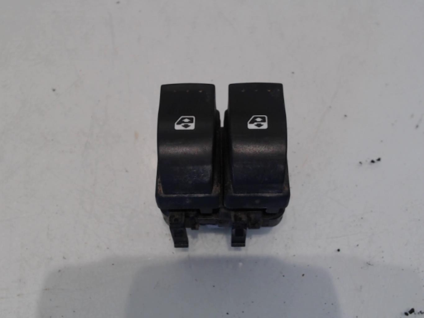 Interruttore lavacristalli anteriore sinistro RENAULT SCENIC 2 PHASE 1 Diésel - 1