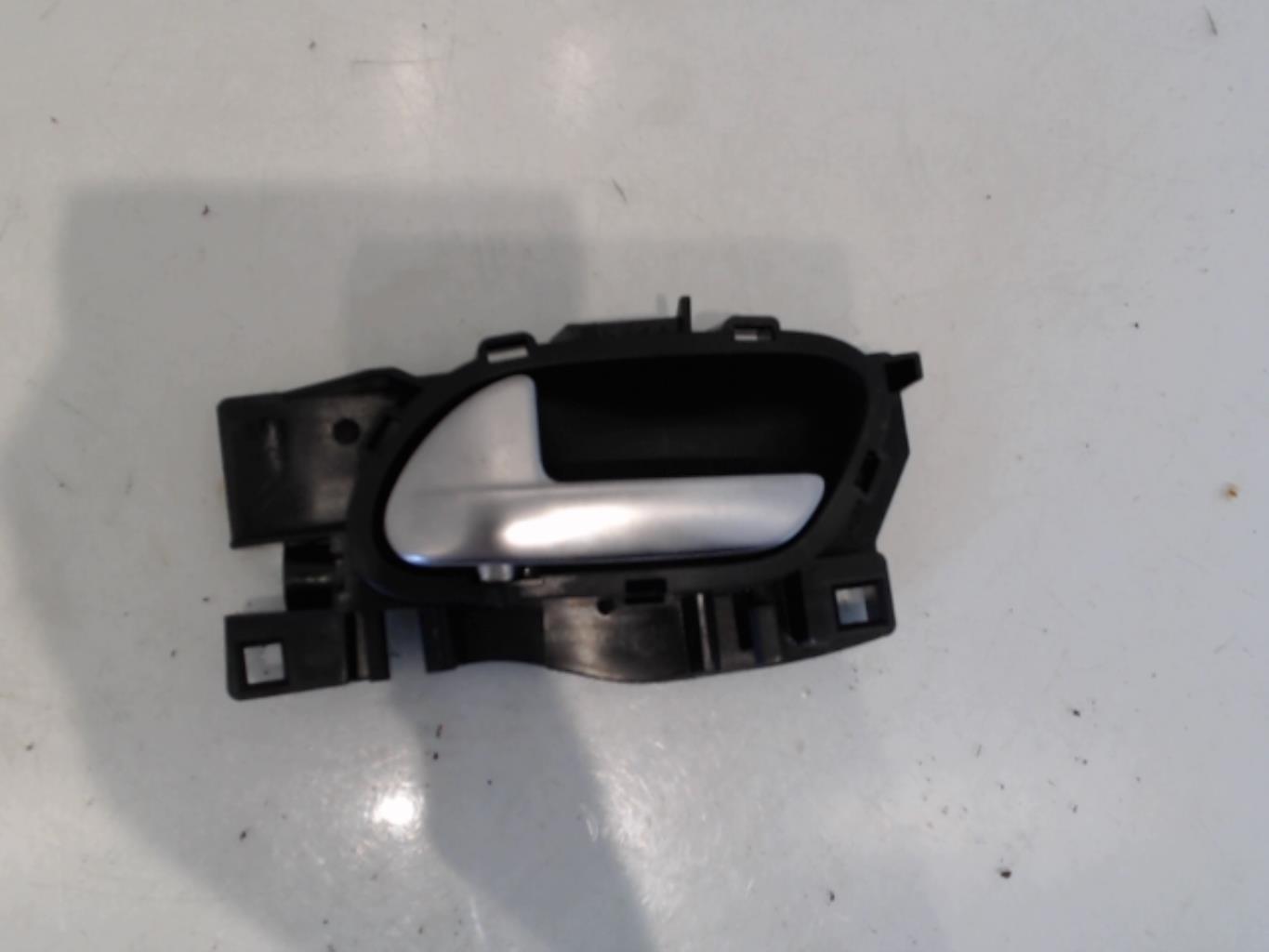 Maniglia interna anteriore sinistra PEUGEOT 208 1 PHASE 1 Gasolina - 1