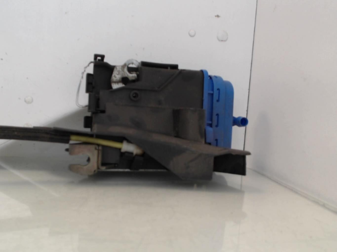 Chiusura centralizzata posteriore destra AUDI A4 1 AVANT PHASE 2 BREAK Diésel - 1