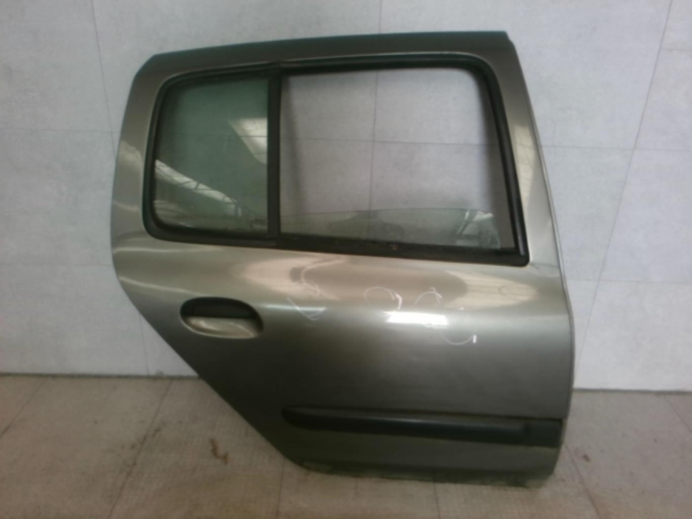 Puerta trasera derecha RENAULT CLIO 2 PHASE 2 Diésel - 1