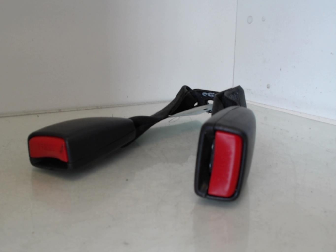 Aggancio cintura sicurezza posteriore sinistro TOYOTA COROLLA 10 PHASE 2 Diésel - 1