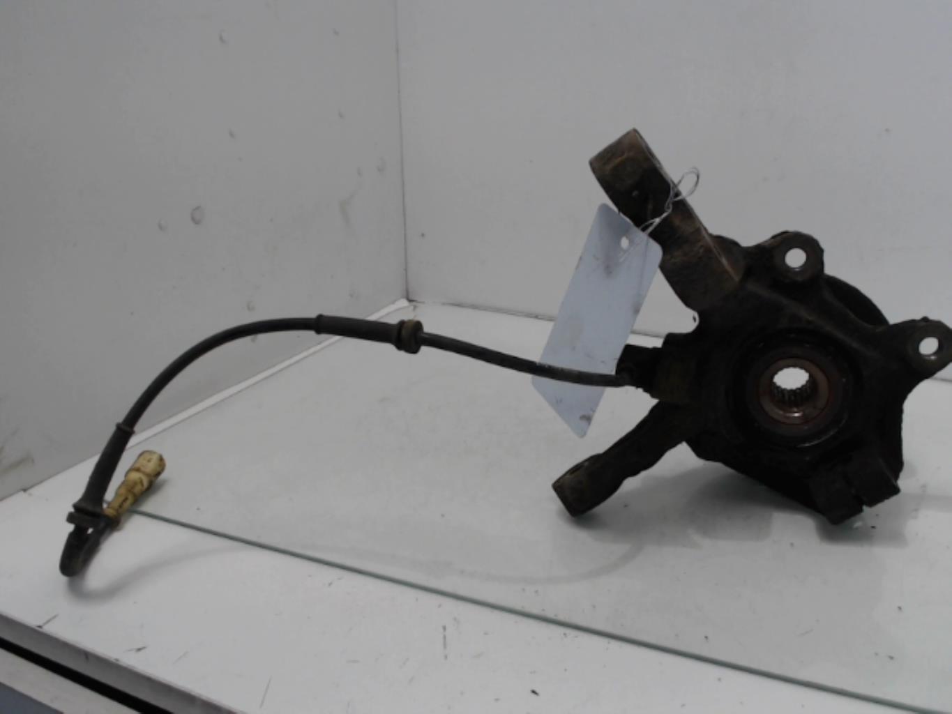Moyeu avant gauche RENAULT CLIO 2 PHASE 1 Essence - 1