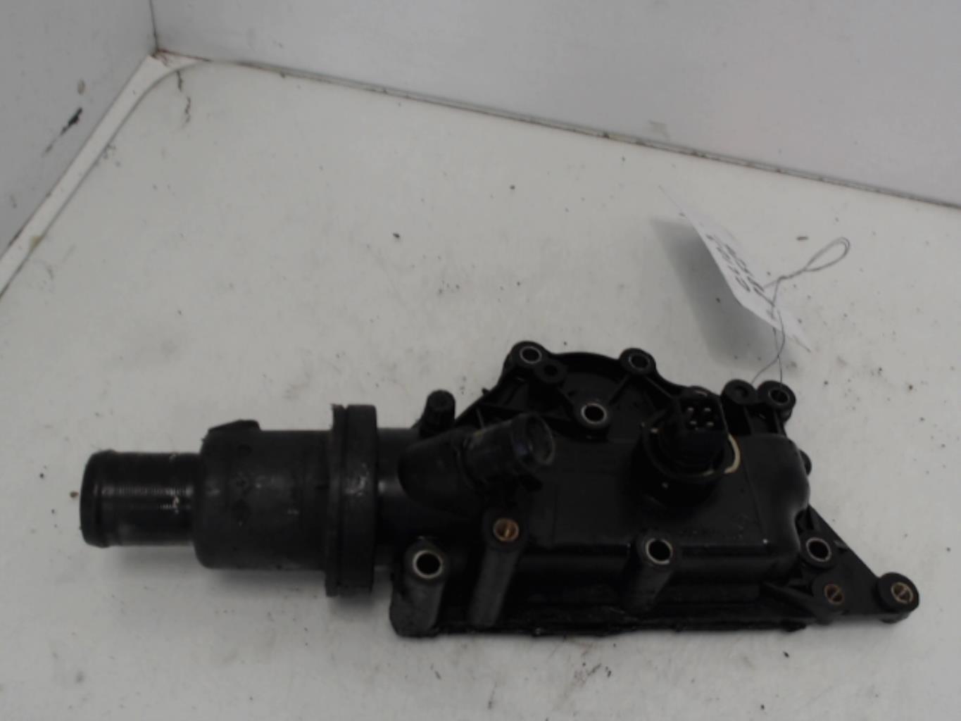 Boitier eau RENAULT CLIO 3 PHASE 1 Essence - 1