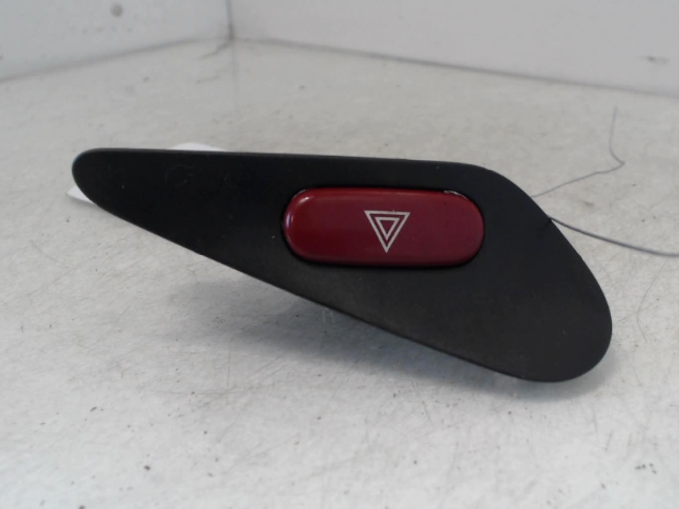 Bouton de warning PEUGEOT 406 COUPE Diesel - 1