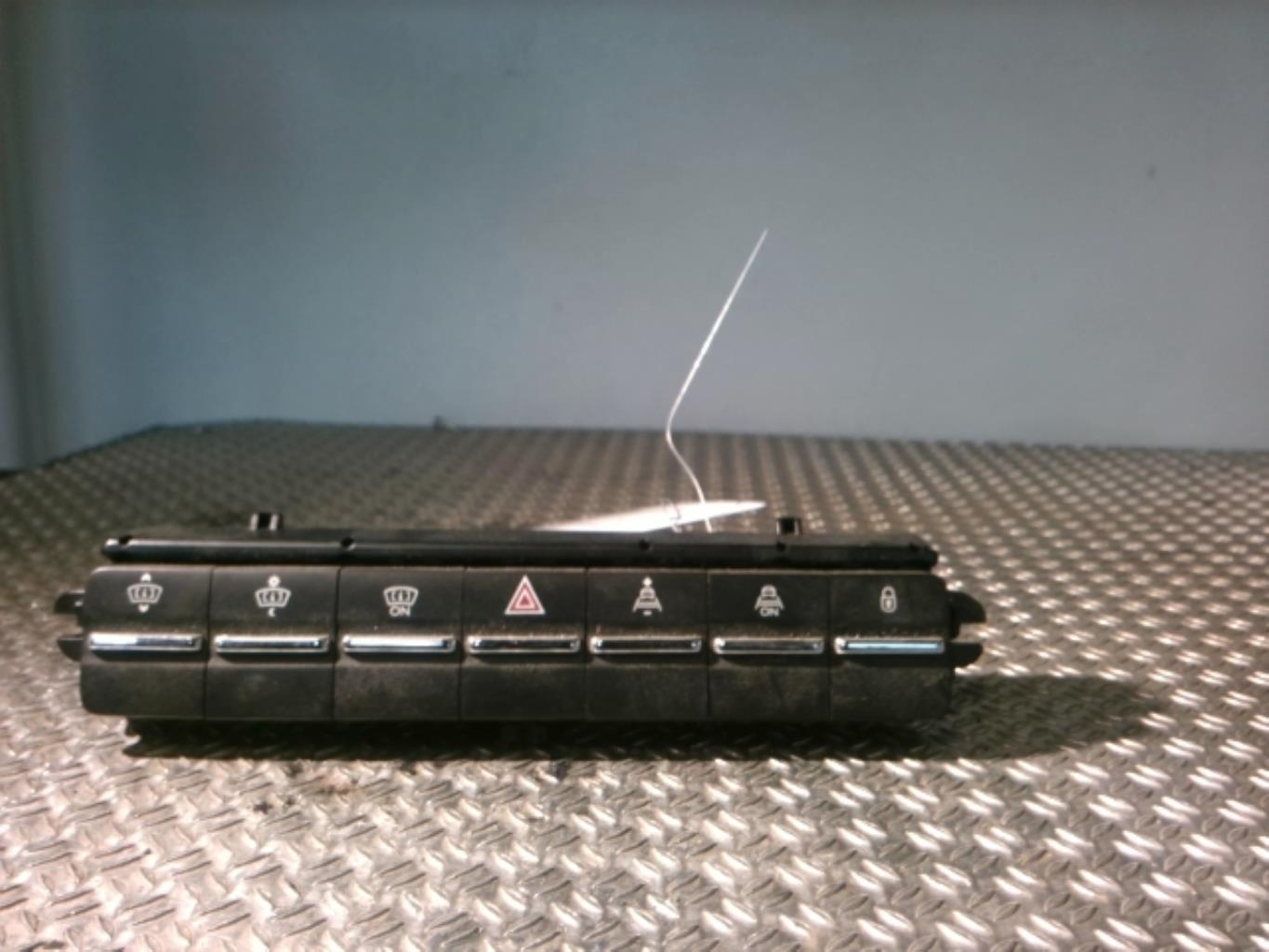 Bouton de warning PEUGEOT 5008 1 PHASE 1 Diesel - 1