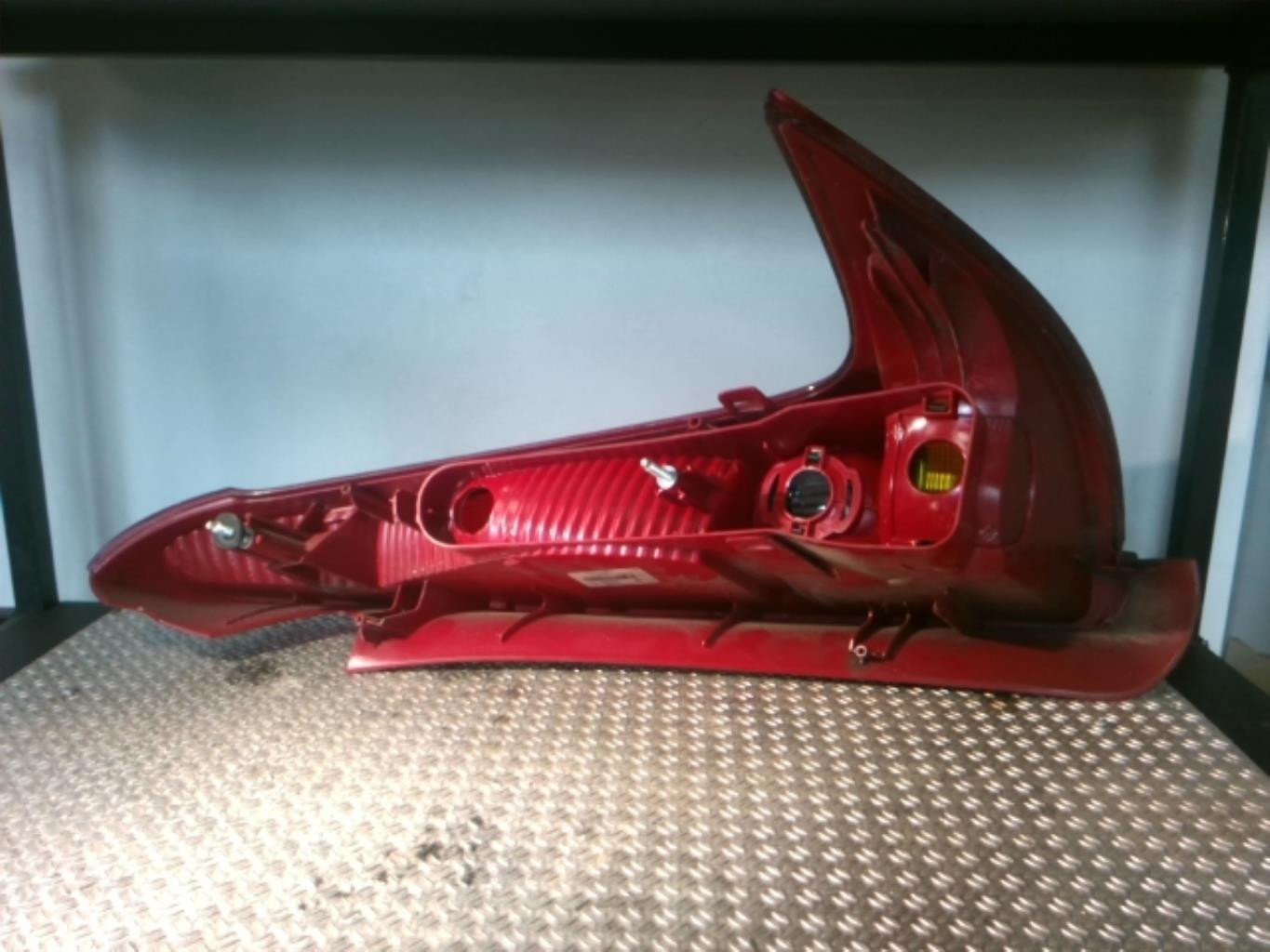 Fanale posteriore principale sinistro (luci) PEUGEOT 206 PHASE 1 BREAK Diésel - 1