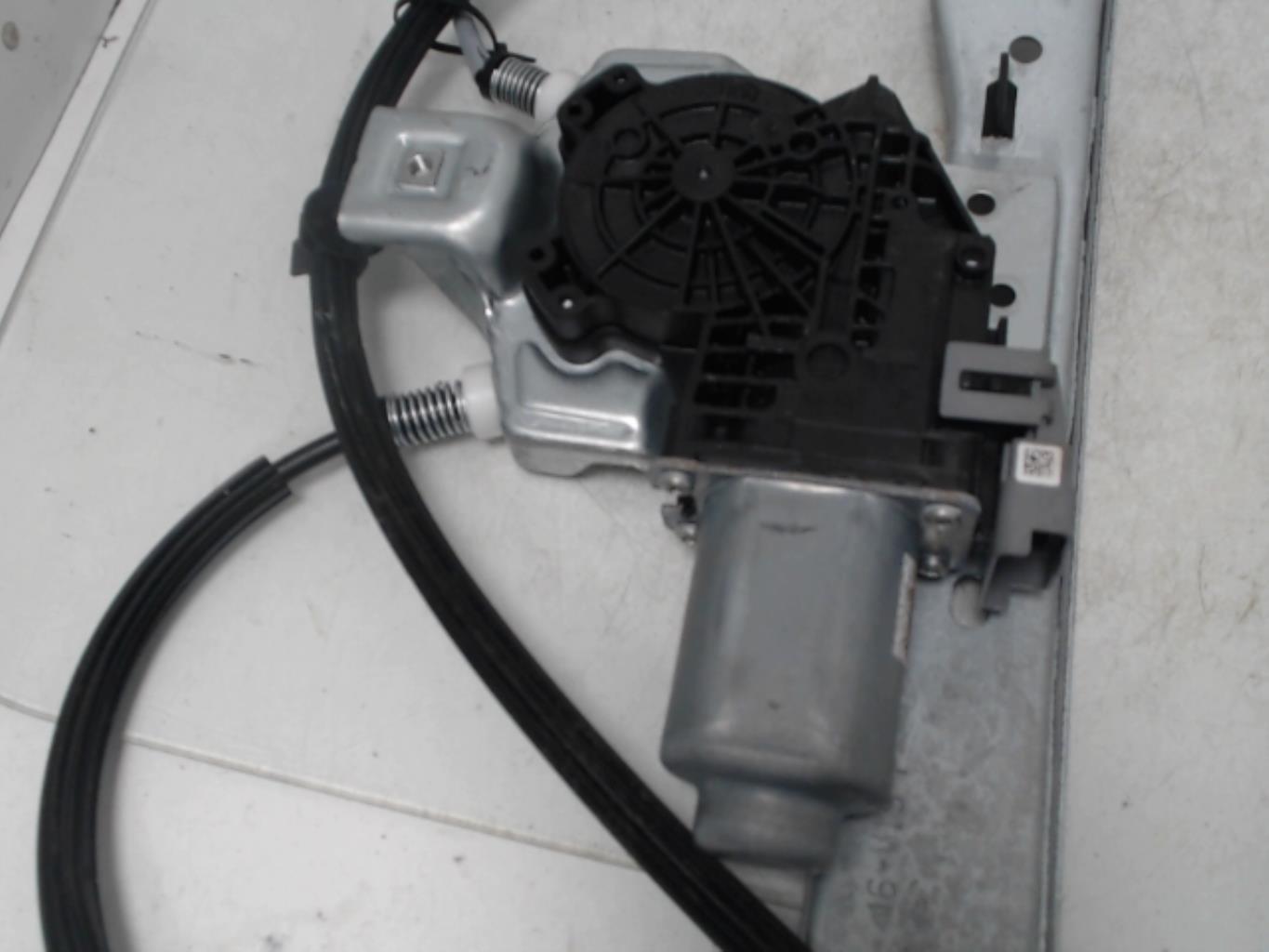 Leve vitre electrique avant gauche DS DS3 PHASE 3 Diesel - 1