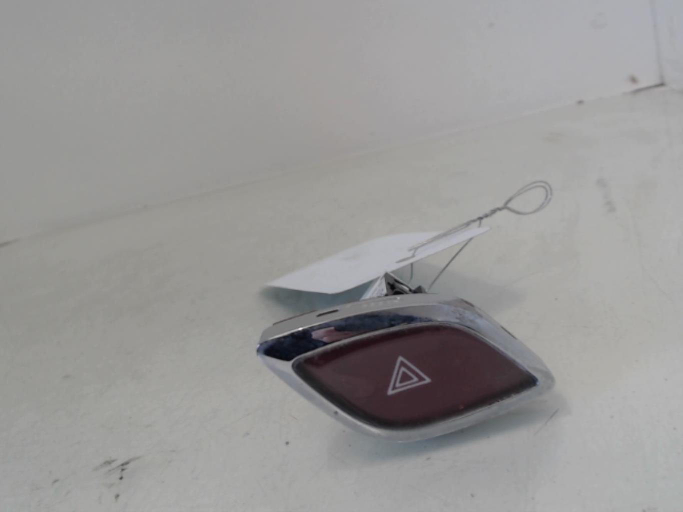 Bouton de warning CITROEN DS3 PHASE 1 Essence - 1