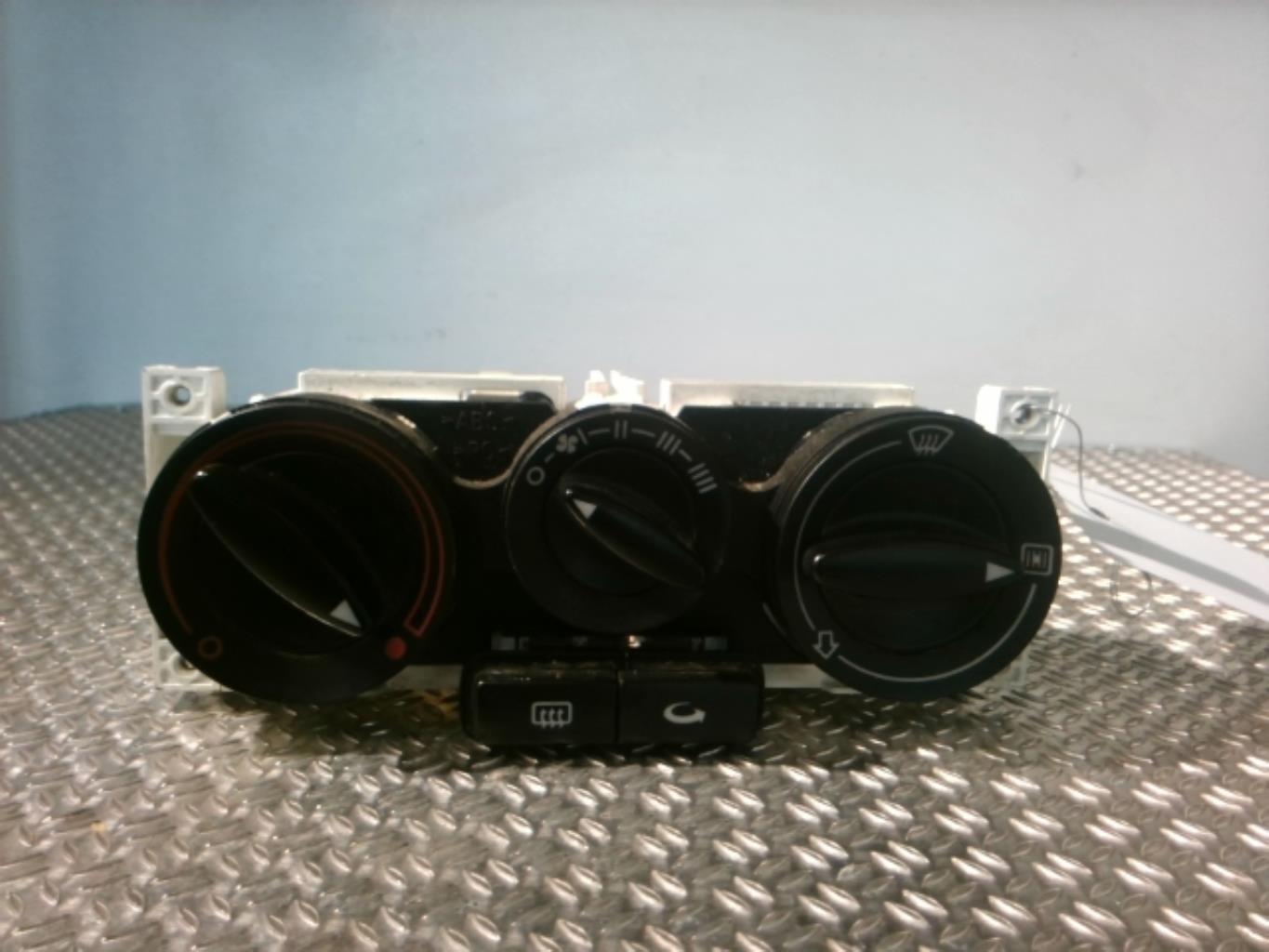 Commande chauffage AUDI A4 1 PHASE 2 Essence - 1