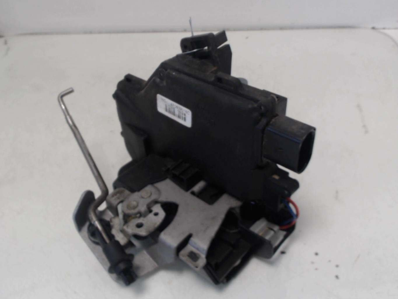 Chiusura centralizzata posteriore destra AUDI A4 2 PHASE 1 Gasolina - 1