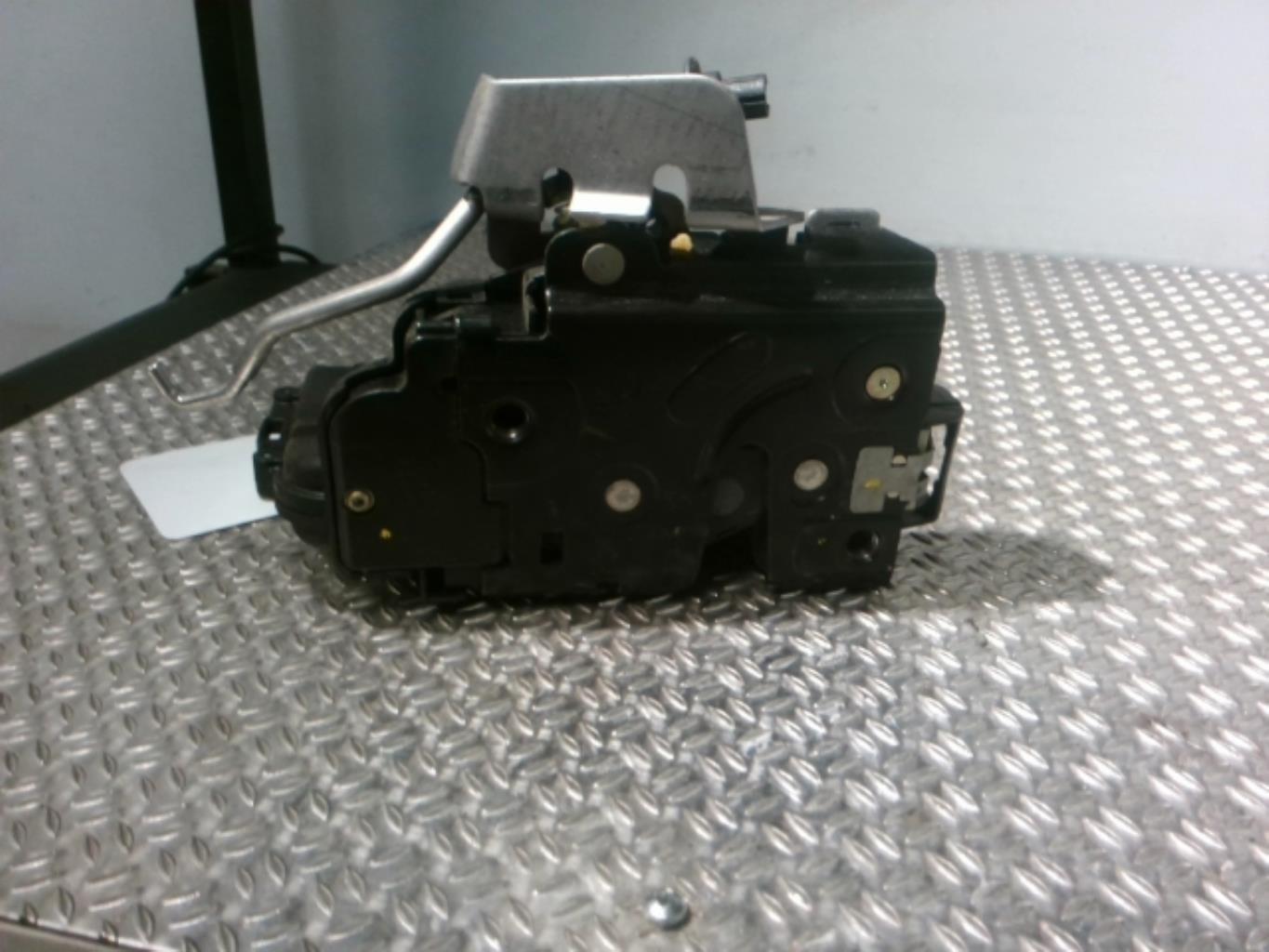 Chiusura centralizzata posteriore destra AUDI A6 2 PHASE 1 Diésel - 1