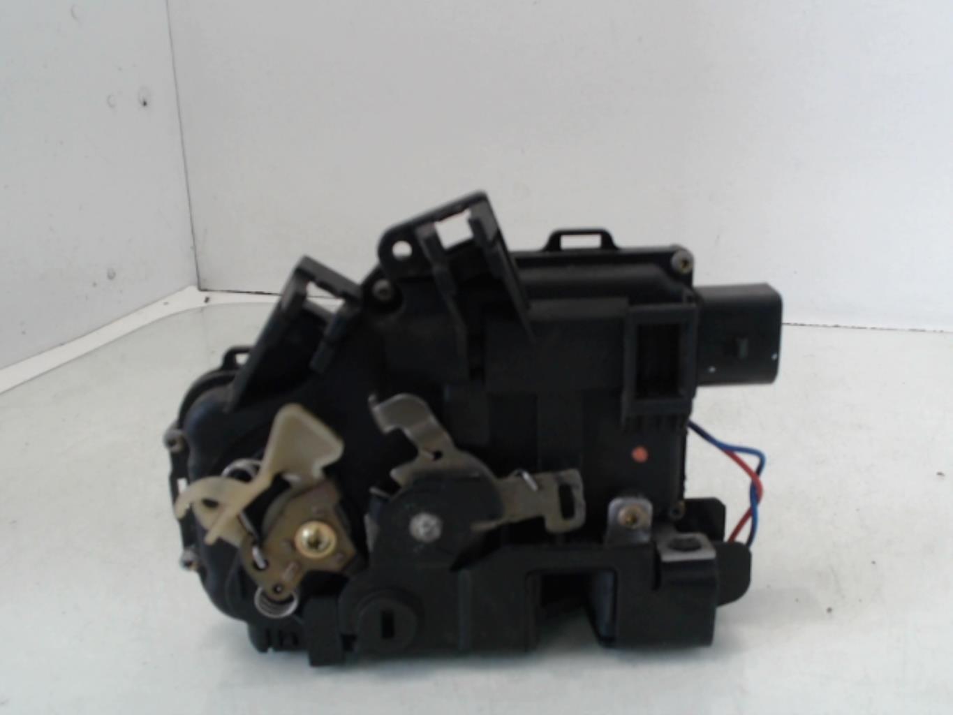 Chiusura centralizzata posteriore sinistra AUDI A6 2 PHASE 1 Diésel - 1