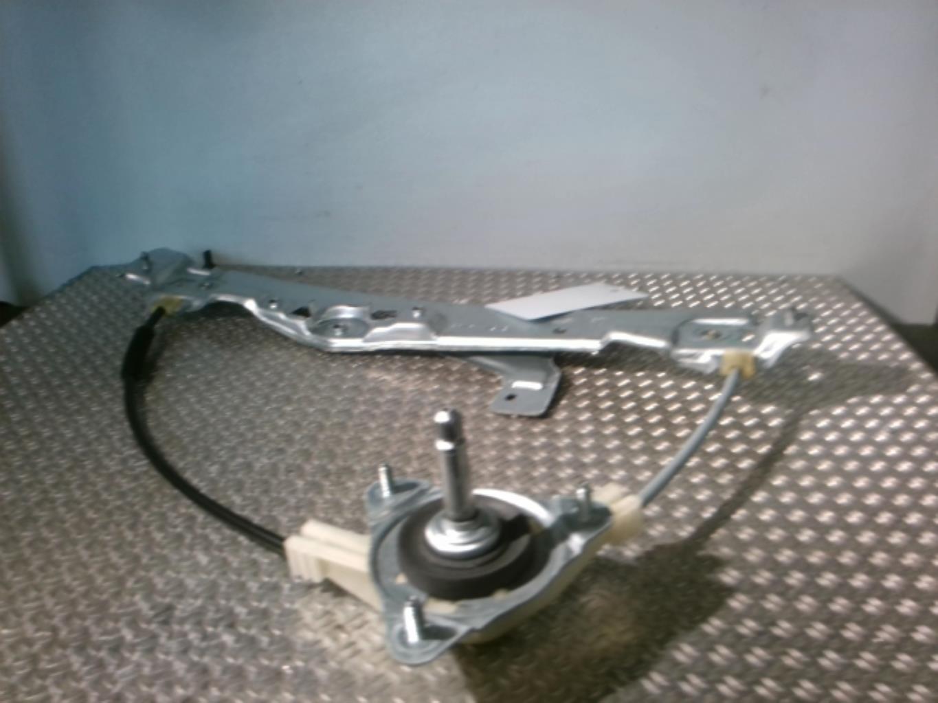 Alzacristalli manuale posteriore destro CITROEN C3 3 PHASE 1 Gasolina - 1
