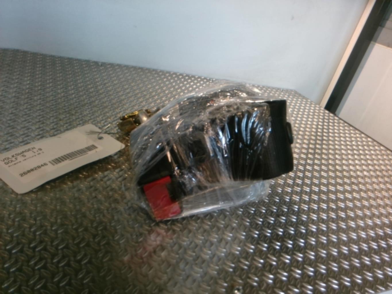 Aggancio cintura sicurezza posteriore destro VOLKSWAGEN GOLF 5 Diésel - 1