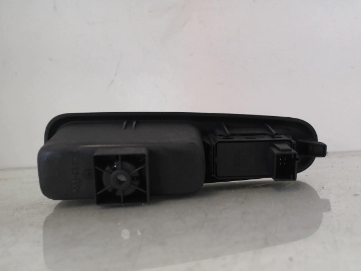Interruttore lavacristalli posteriore destro PEUGEOT 5008 1 PHASE 1 Diésel - 1