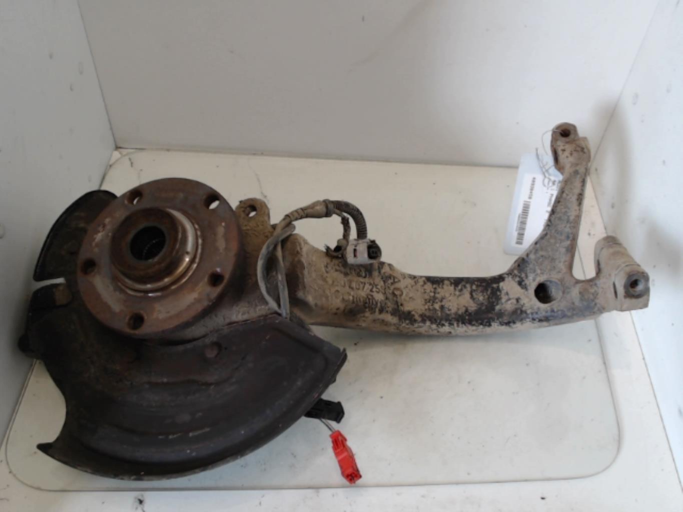 Moyeu avant droit AUDI A4 1 PHASE 2 Essence - 1