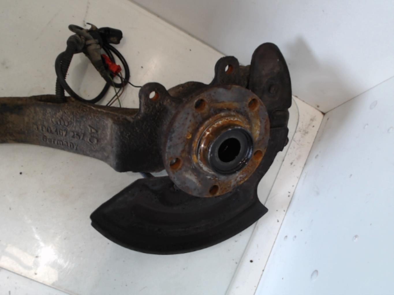 Mozzo anteriore sinistro AUDI A4 1 PHASE 2 Gasolina - 1