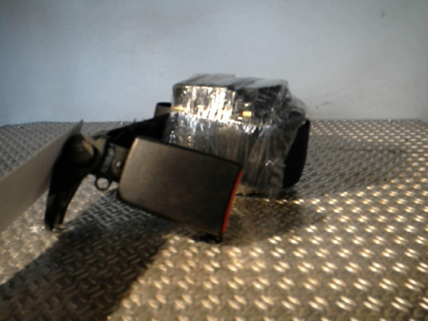 Aggancio cintura sicurezza posteriore sinistro FORD FOCUS 1 Diésel - 1