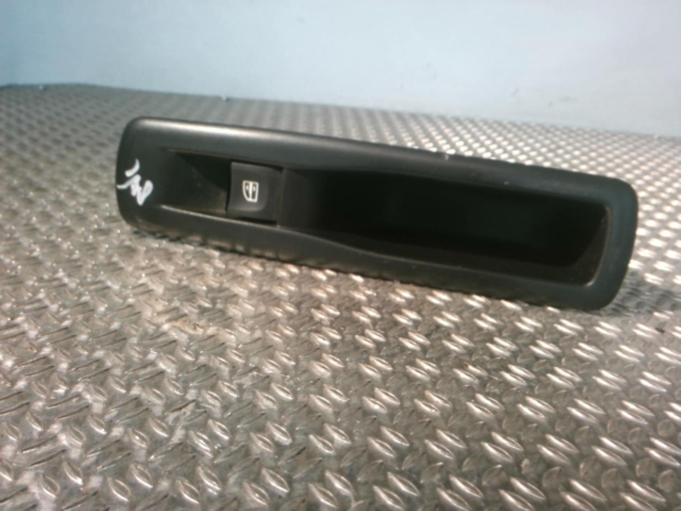 Interruttore lavacristalli posteriore sinistro RENAULT MEGANE 3 PHASE 1 Diésel - 1