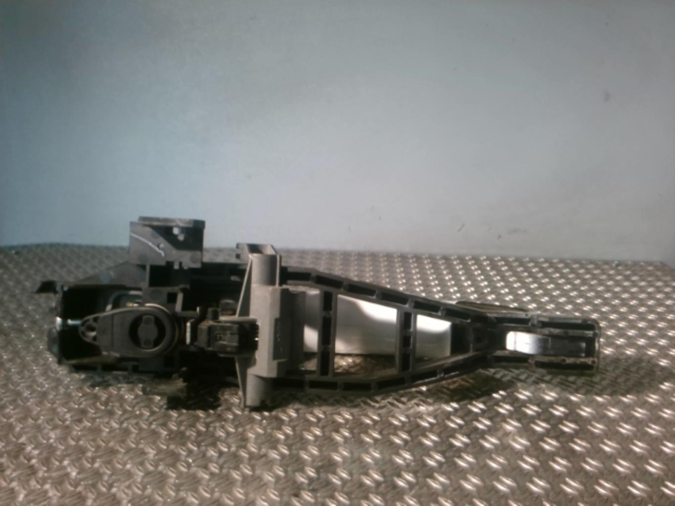 Poignee porte avant gauche FORD KUGA 1 Diesel - 1