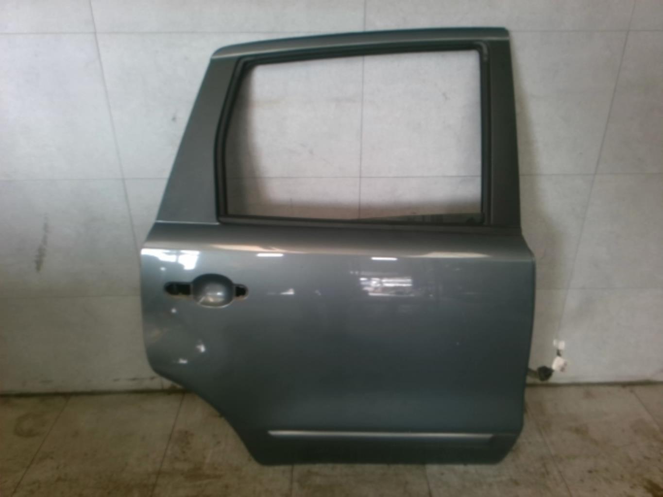 Puerta trasera derecha NISSAN NOTE 1 PHASE 2 Diésel - 1