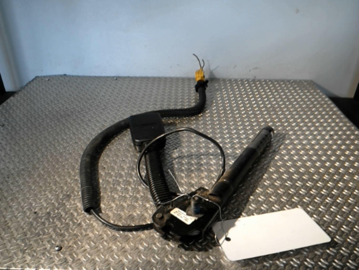Aggancio cintura sicurezza anteriore destro FORD FIESTA 4 PHASE 2 Diésel - 1