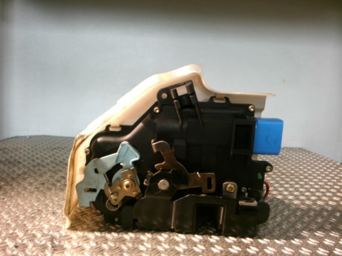 Chiusura centralizzata anteriore sinistra VOLKSWAGEN GOLF 5 Diésel - 1