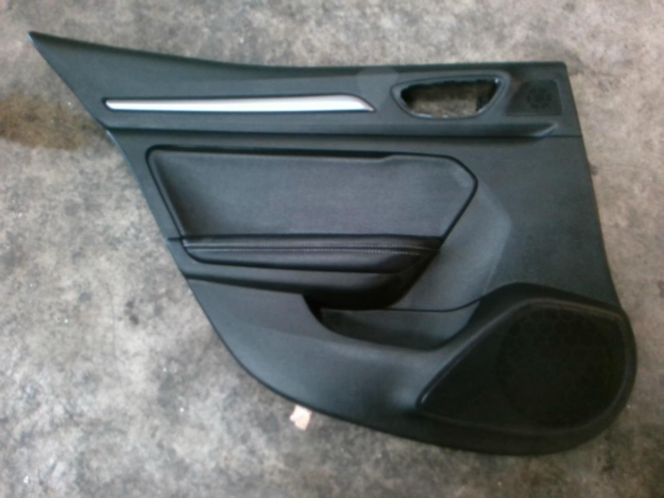 Guarnizione portiera posteriore sinistra RENAULT MEGANE 4 PHASE 1 Diésel - 1