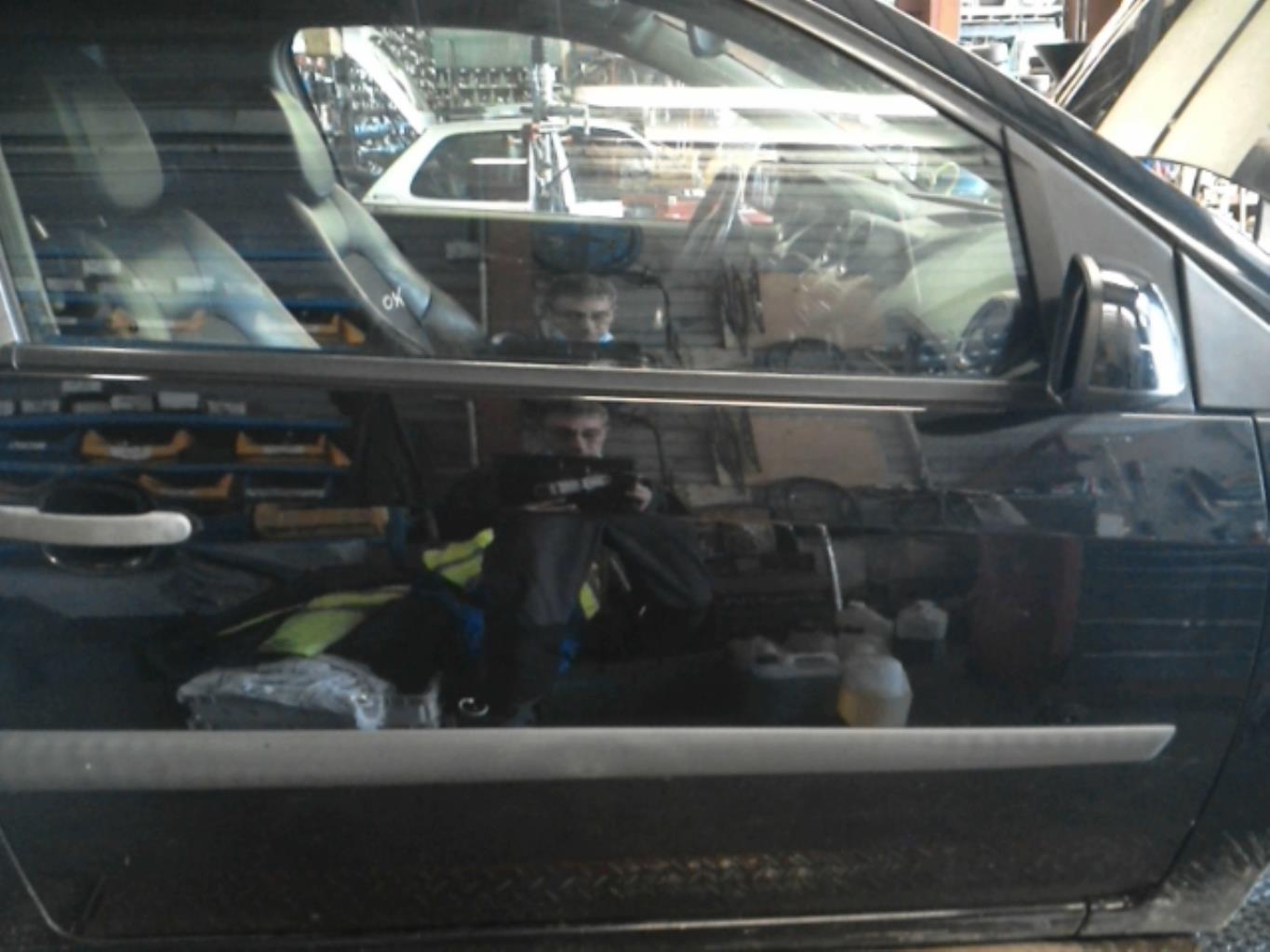 Portiera anteriore destra FORD FIESTA 5 PHASE 2 Diésel - 1