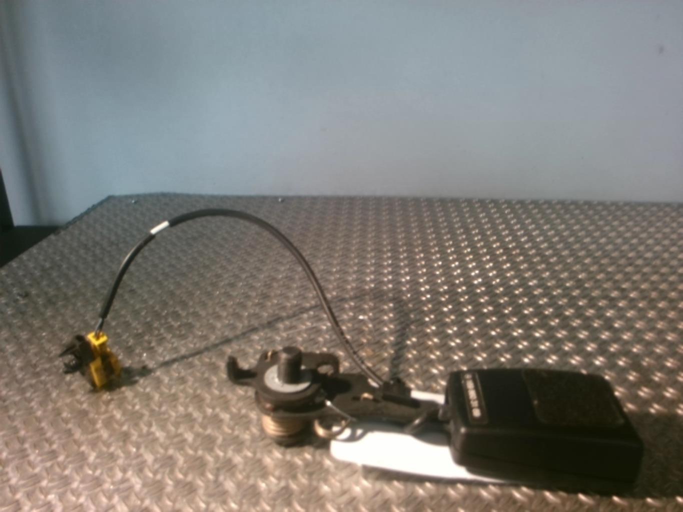 Aggancio cintura sicurezza posteriore sinistro MERCEDES CLASSE B 245 PHASE 2 Diésel - 1