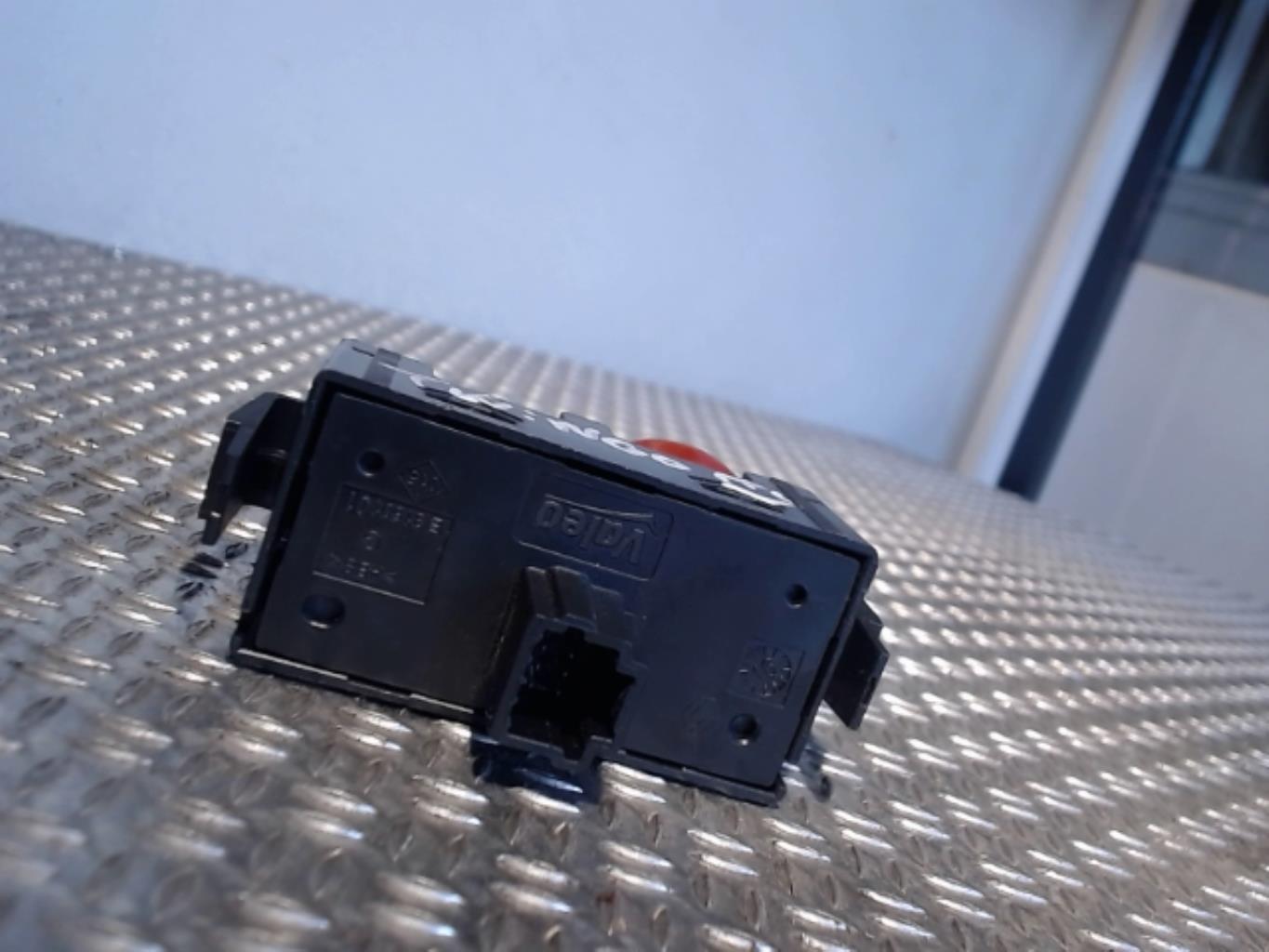 Bouton de warning RENAULT TWINGO 3 PHASE 1 Essence - 1