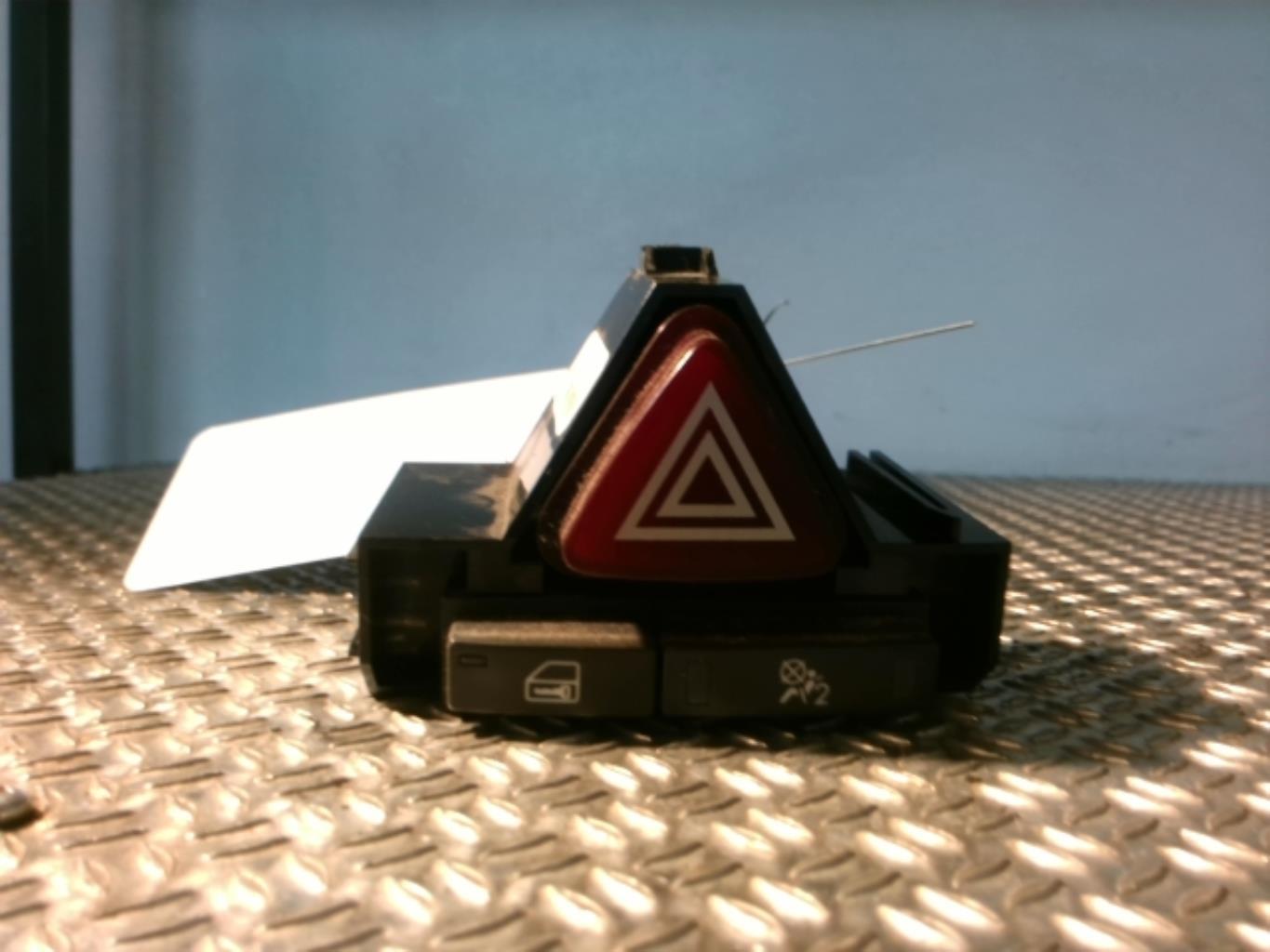 Bouton de warning OPEL CORSA D PHASE 2 Diesel - 1