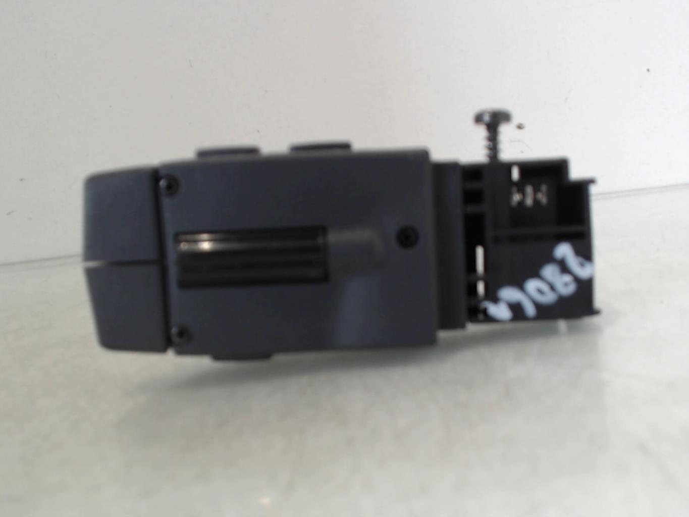 Commande autoradio RENAULT TWINGO 3 PHASE 1 Essence - 1