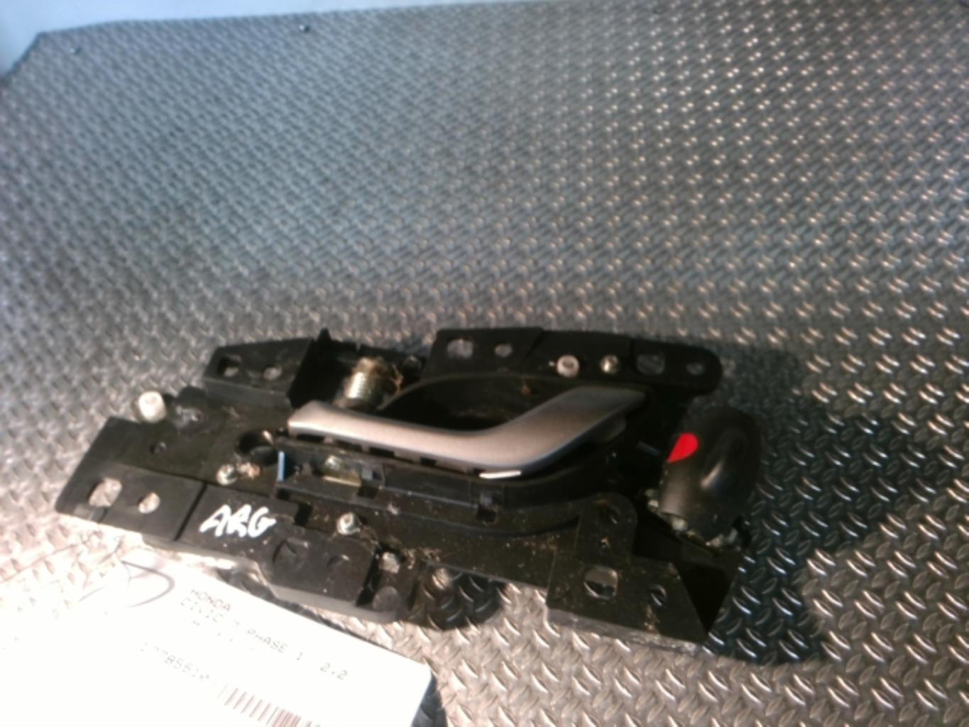 Maniglia interna posteriore sinistra HONDA CIVIC 8 PHASE 1 Diésel - 1