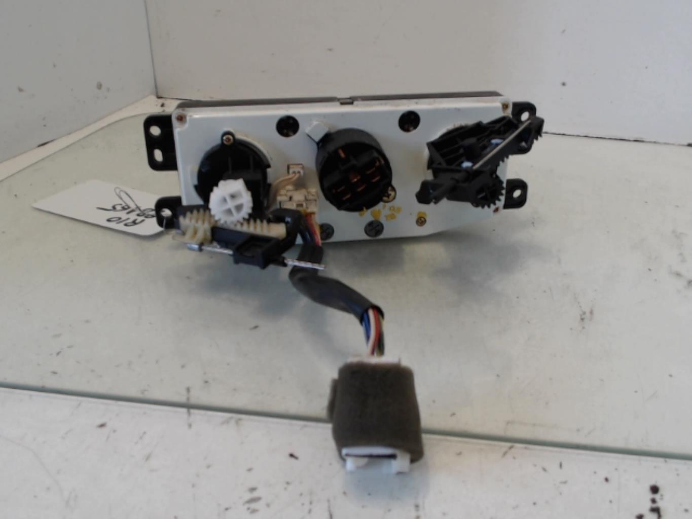Commande chauffage KIA RIO 1 BREAK Essence - 1