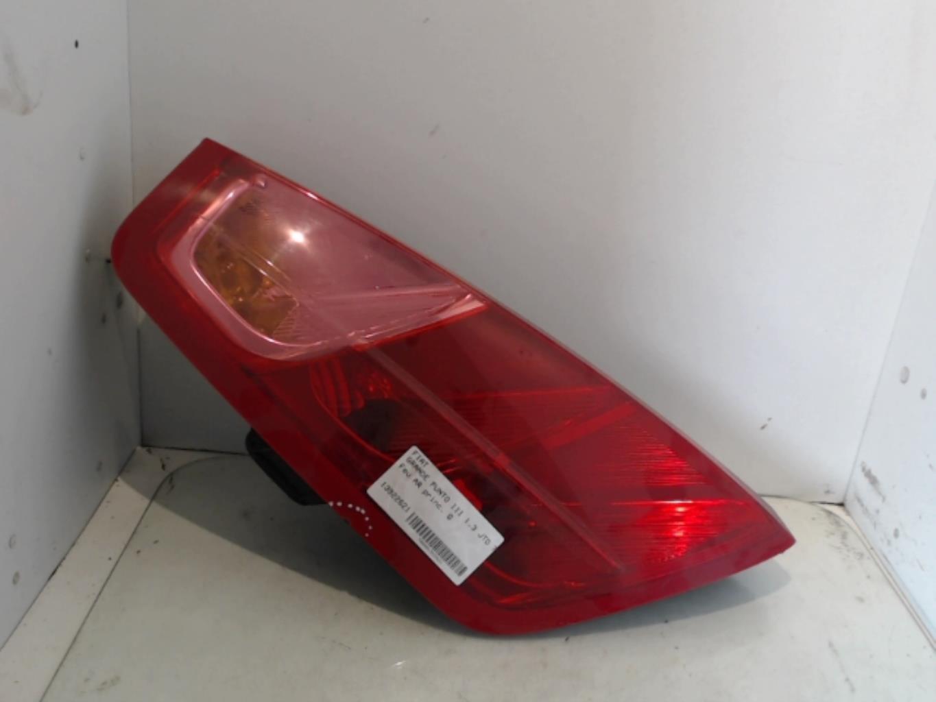 Fanale posteriore principale sinistro (luci) FIAT GRANDE PUNTO Diésel - 1