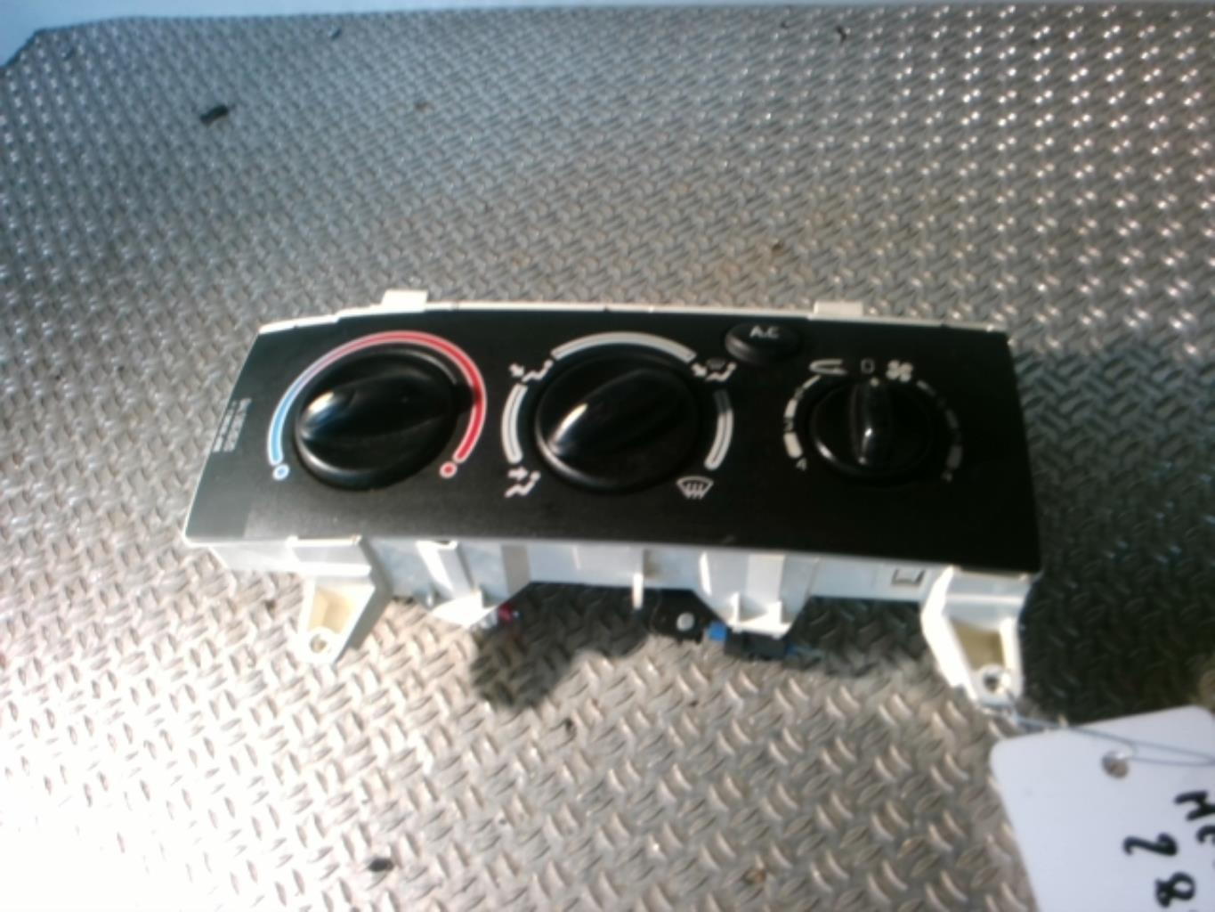 Commande chauffage RENAULT MEGANE 1 PHASE 2 Essence - 1